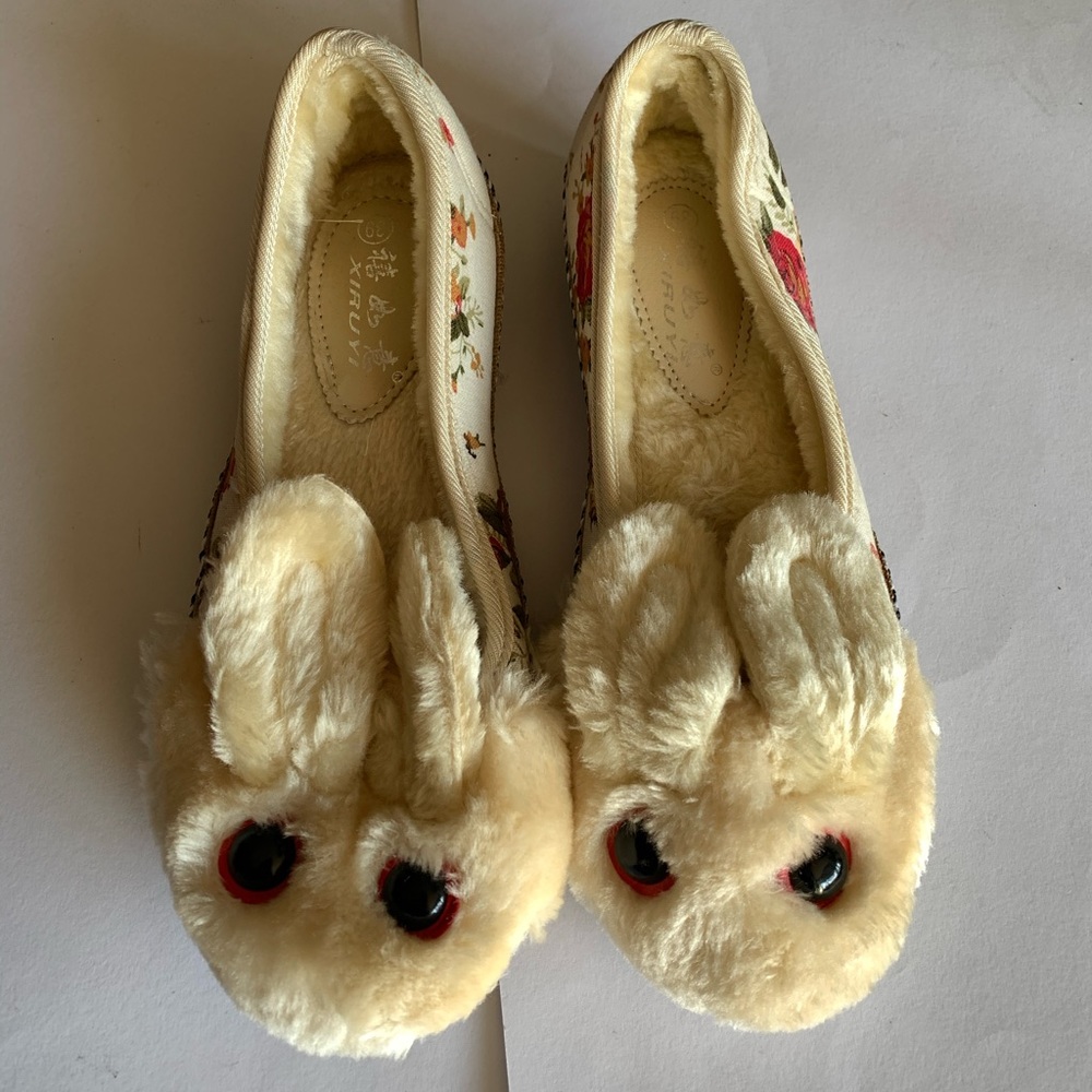 🐰 NWOT Fluffy Bunny Slippers 🐰
